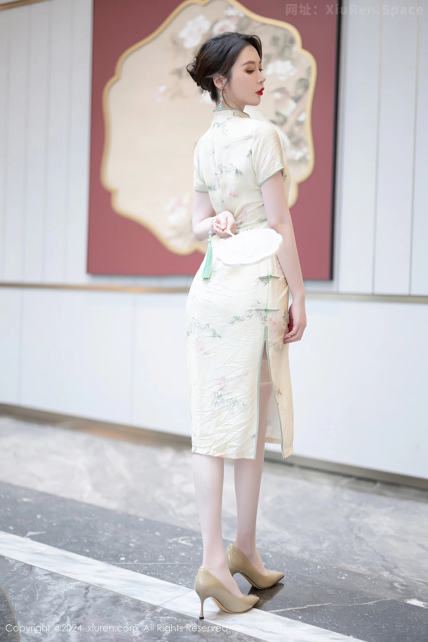 图片[5]-[XiuRen秀人网]VOL.8497 模特梦心玥性感浅黄色旗袍配肉丝吊袜秀高挑曼妙身姿诱惑写真83P-秀人网官方网站